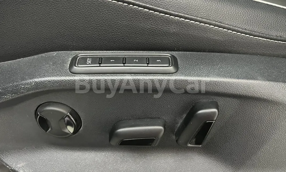Vehicle photo 14