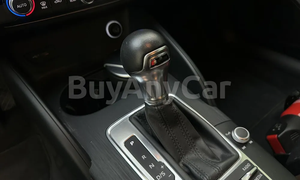 Vehicle photo 8