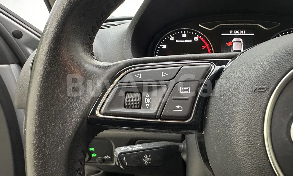 Vehicle photo 11