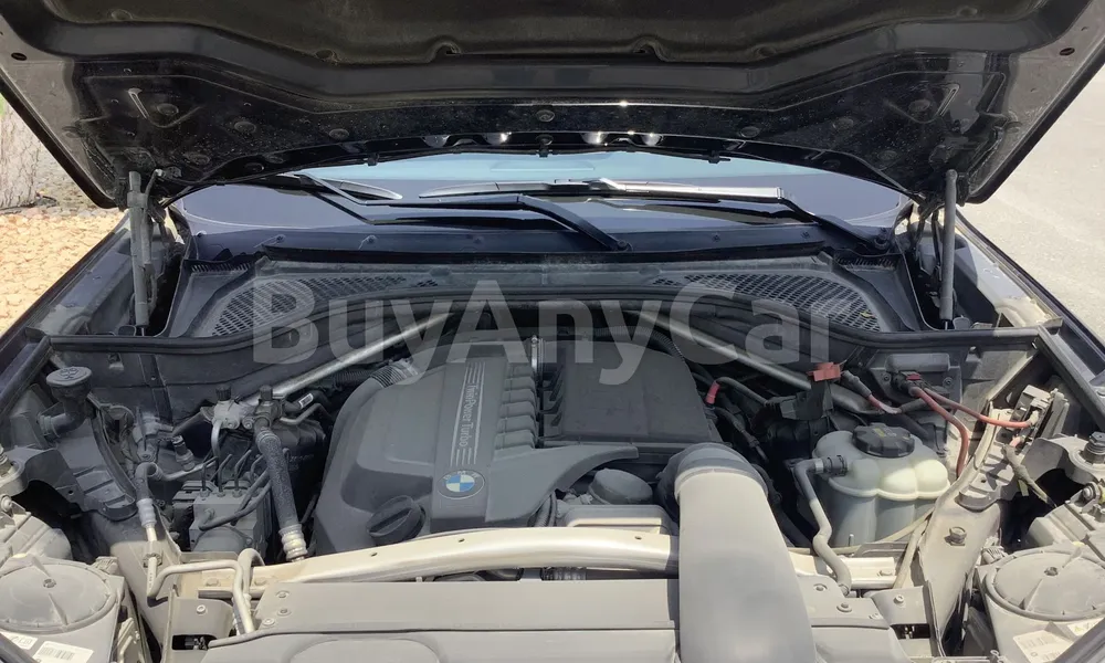 Vehicle photo 5