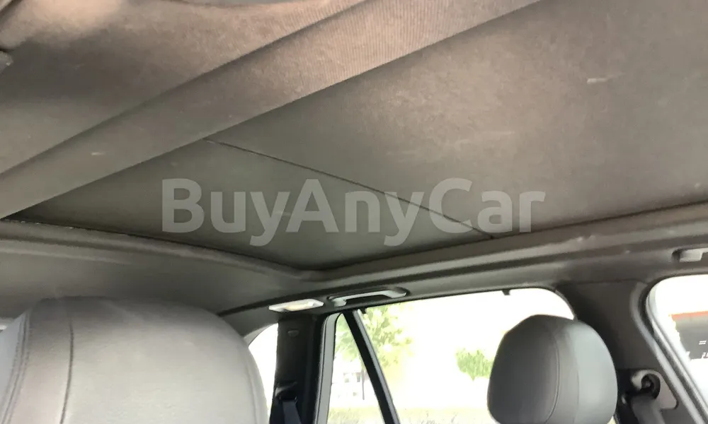 Vehicle photo 9