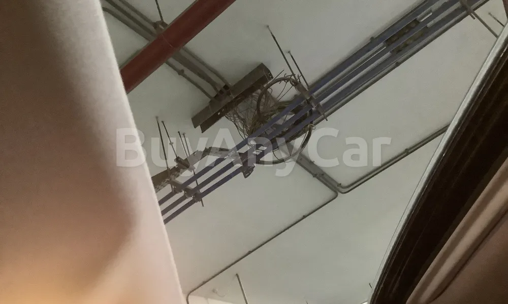 Vehicle photo 9