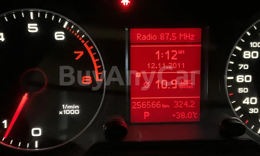 Vehicle photo 7