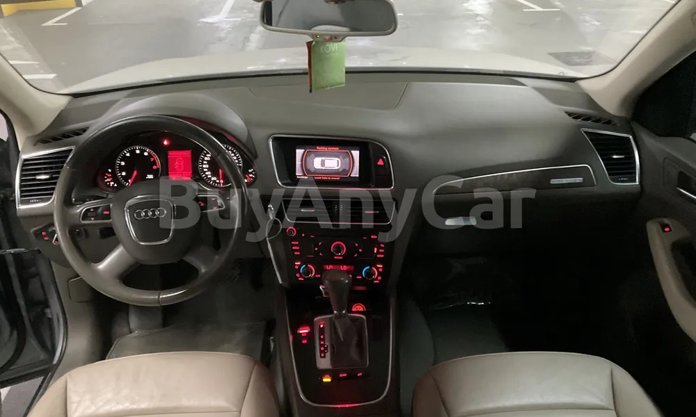 Vehicle photo 8
