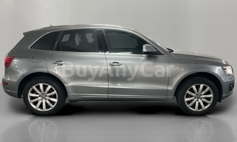 Vehicle photo 3