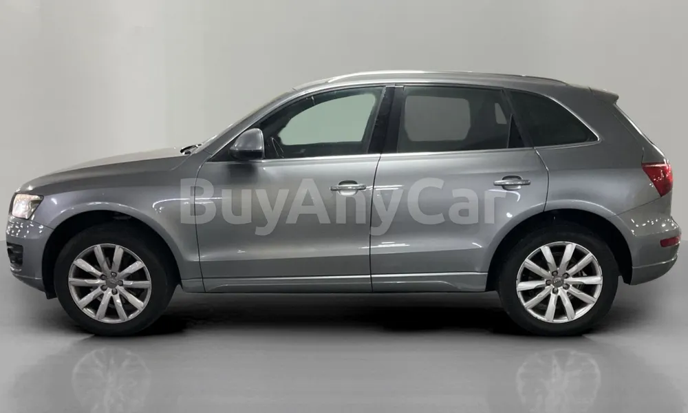 Vehicle photo 4