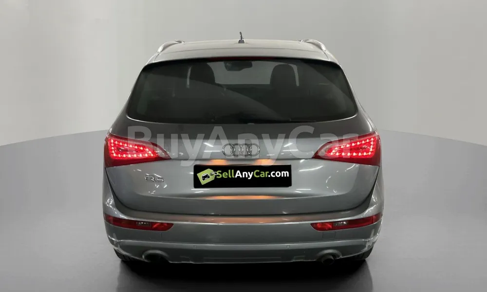 Vehicle photo 2
