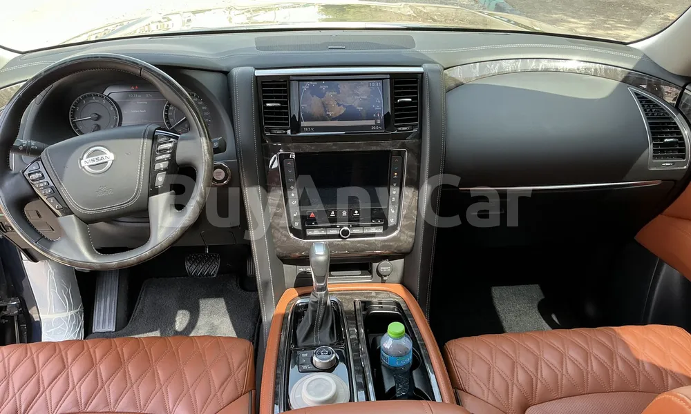Vehicle photo 8