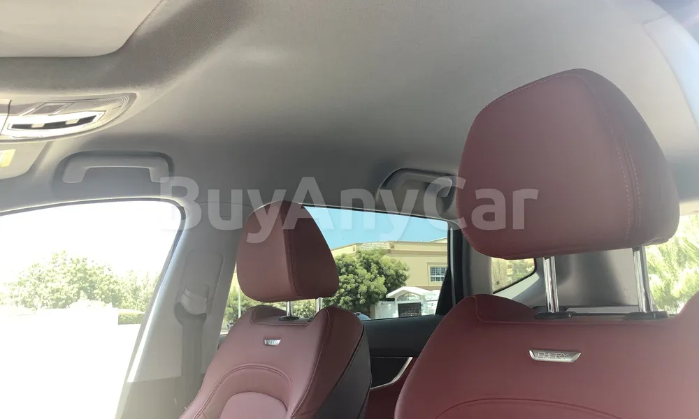 Vehicle photo 9