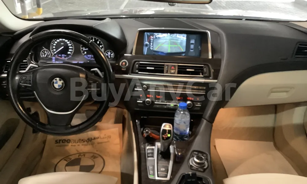 Vehicle photo 8