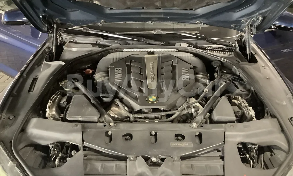 Vehicle photo 7
