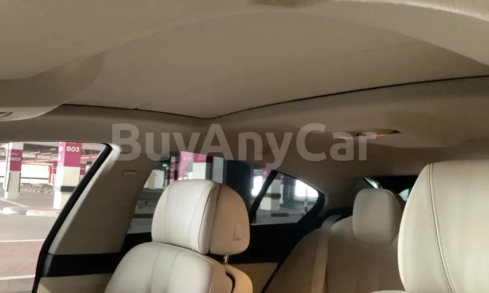 Vehicle photo 9