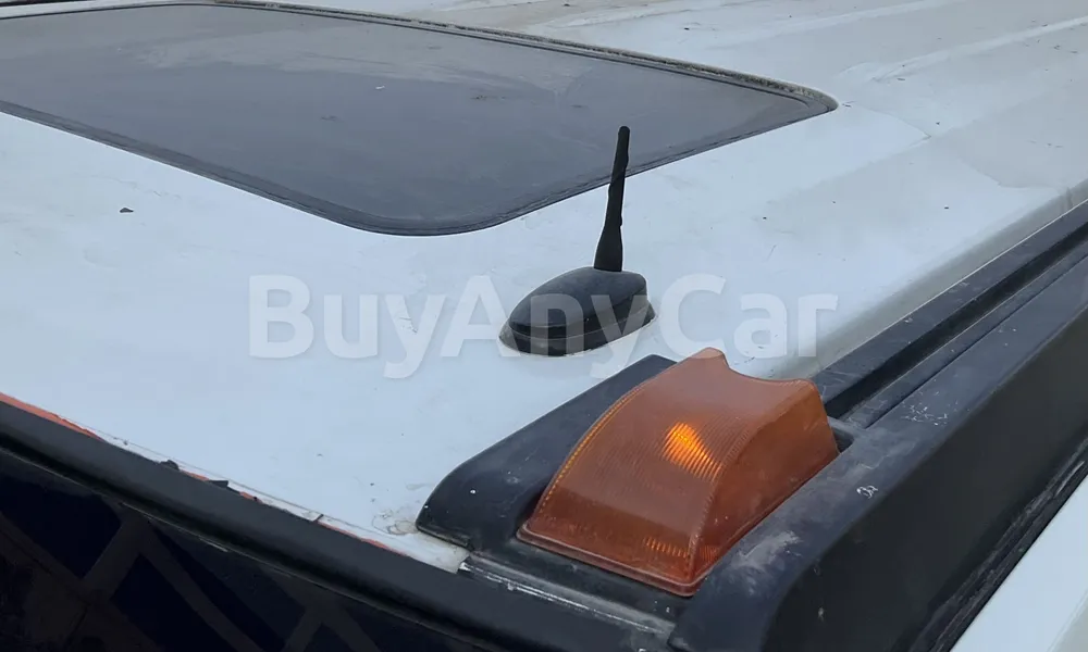 Vehicle photo 5