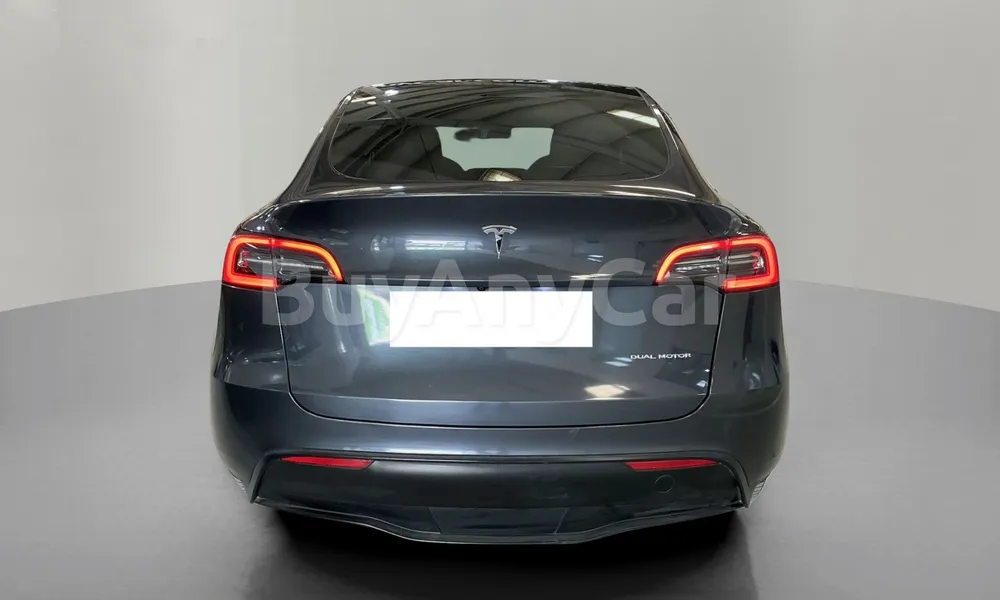 Vehicle photo 2