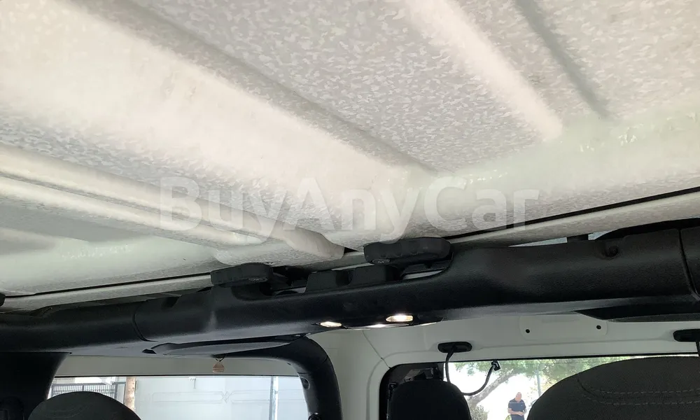 Vehicle photo 9