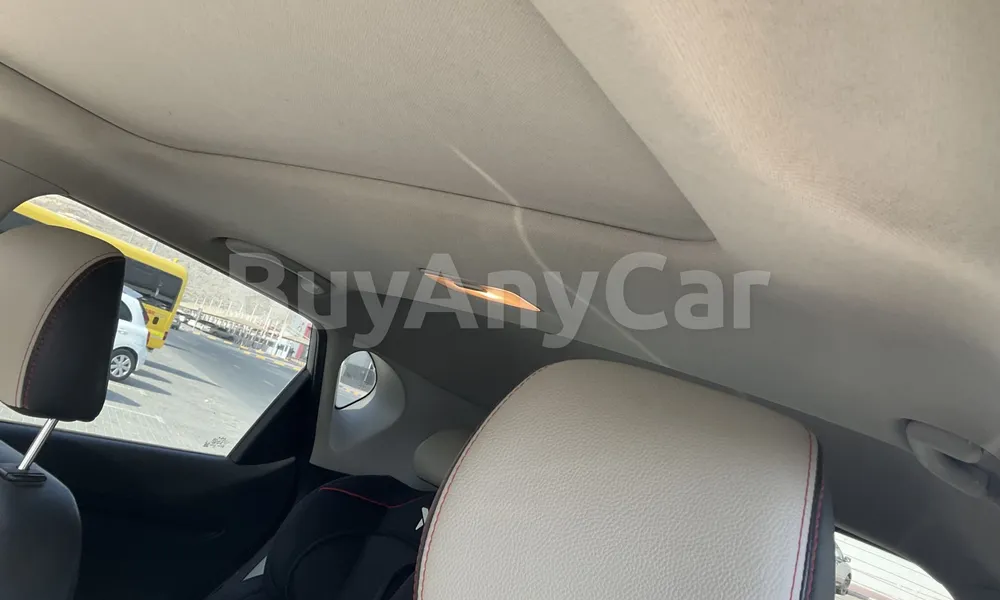 Vehicle photo 8