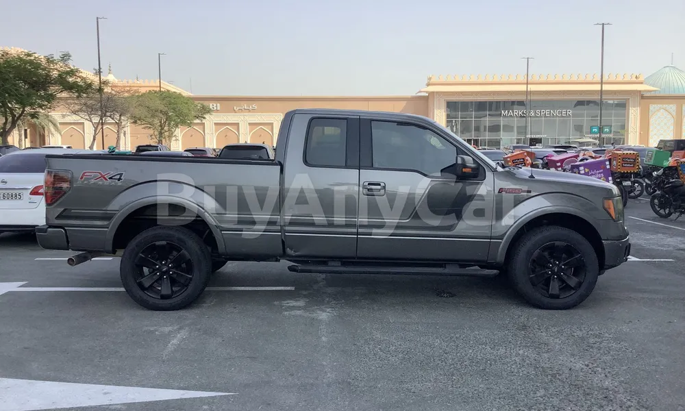 Vehicle photo 3