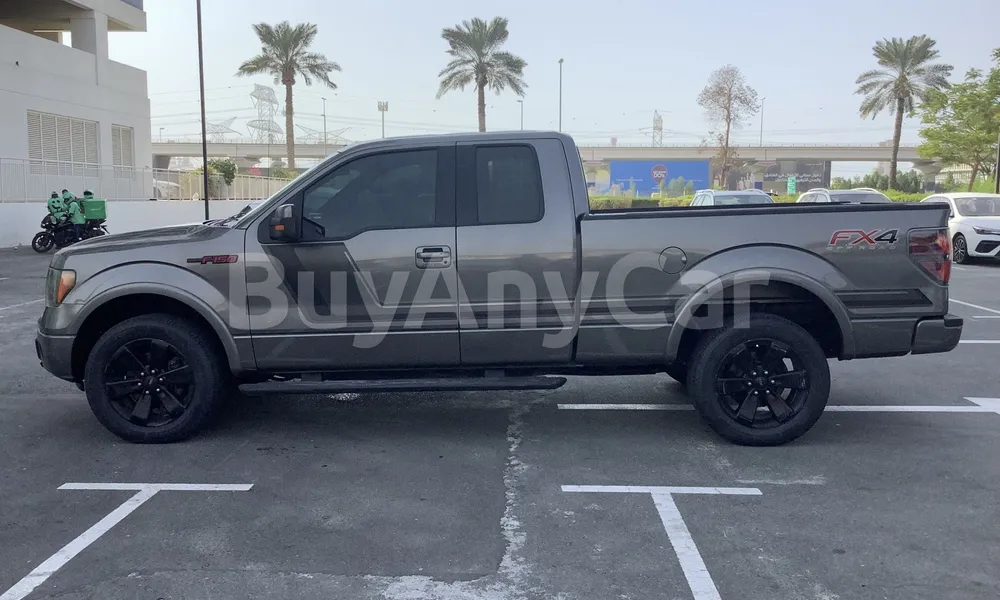 Vehicle photo 4