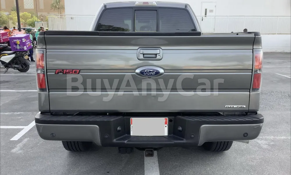 Vehicle photo 2