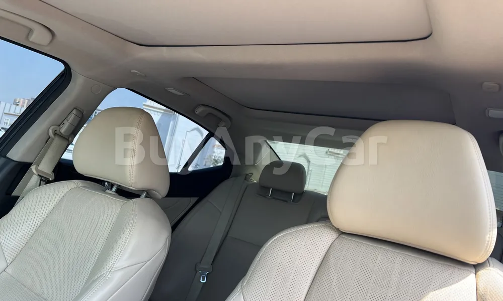 Vehicle photo 9