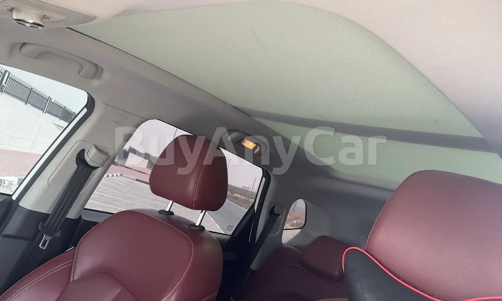 Vehicle photo 9