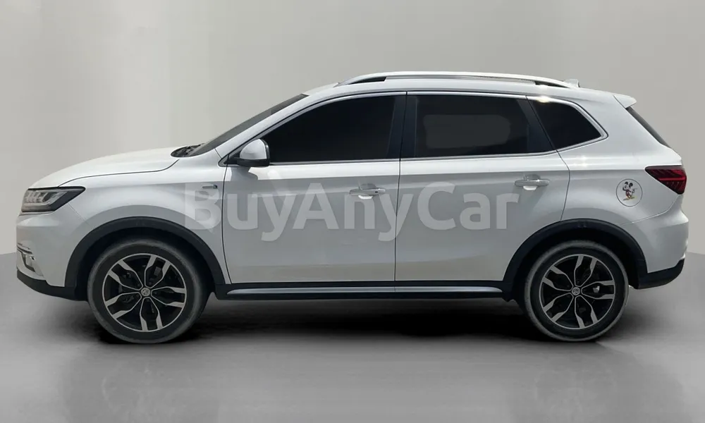 Vehicle photo 5