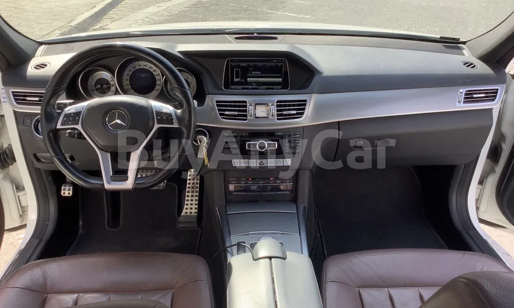 Vehicle photo 8