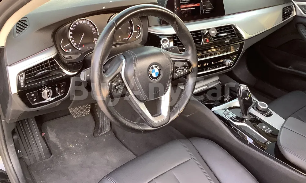 Vehicle photo 9