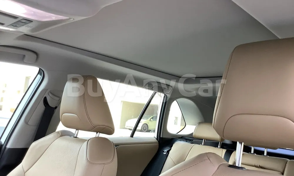 Vehicle photo 9