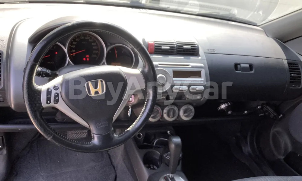 Vehicle photo 8