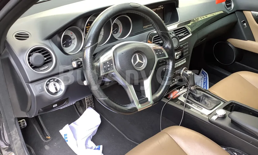 Vehicle photo 8