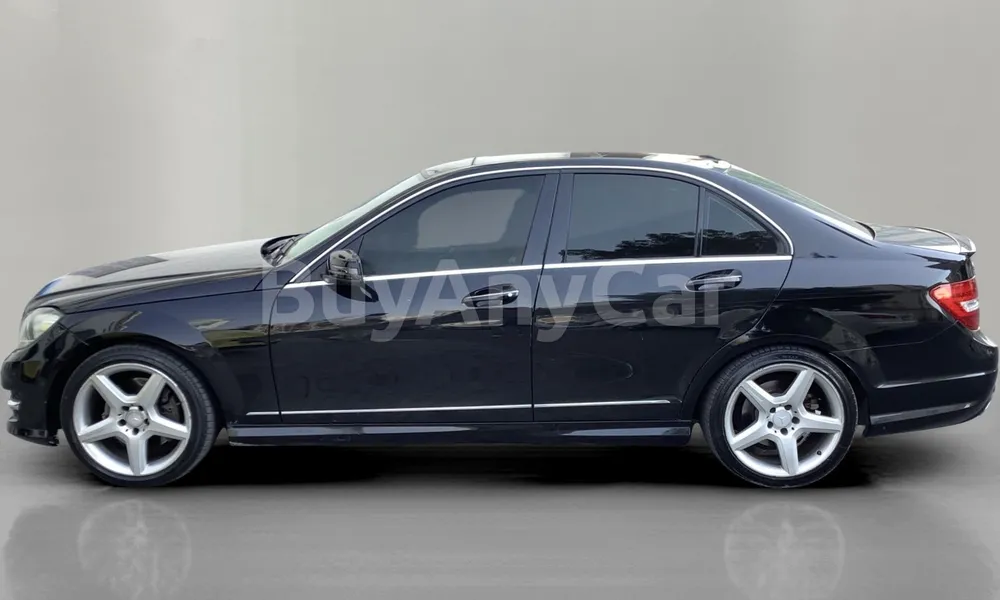 Vehicle photo 4