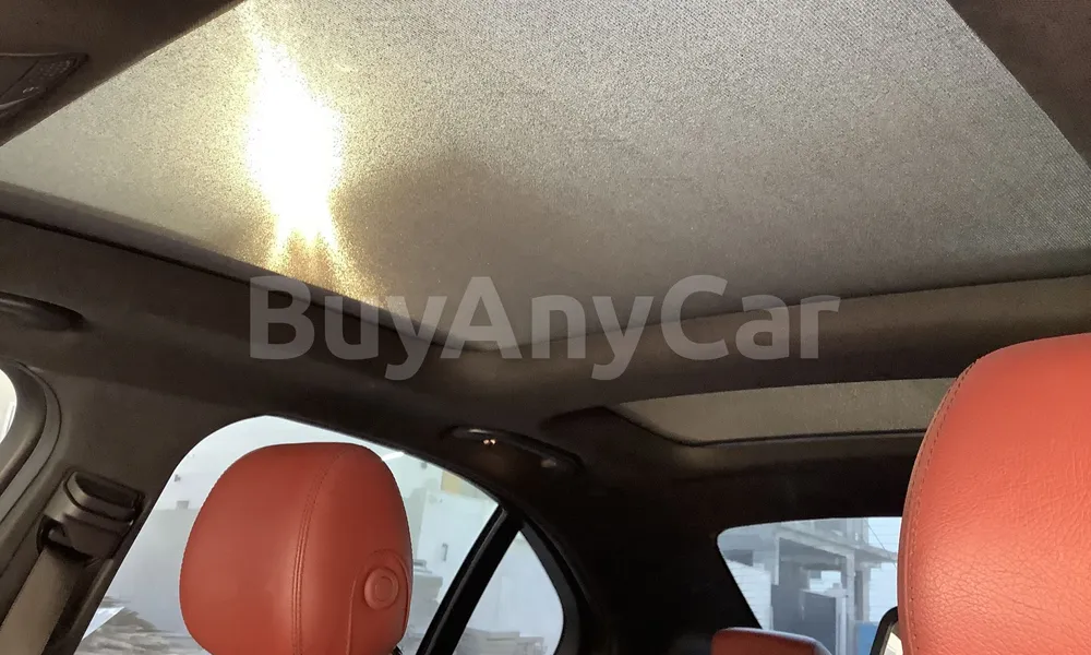 Vehicle photo 9