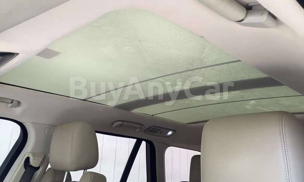 Vehicle photo 9