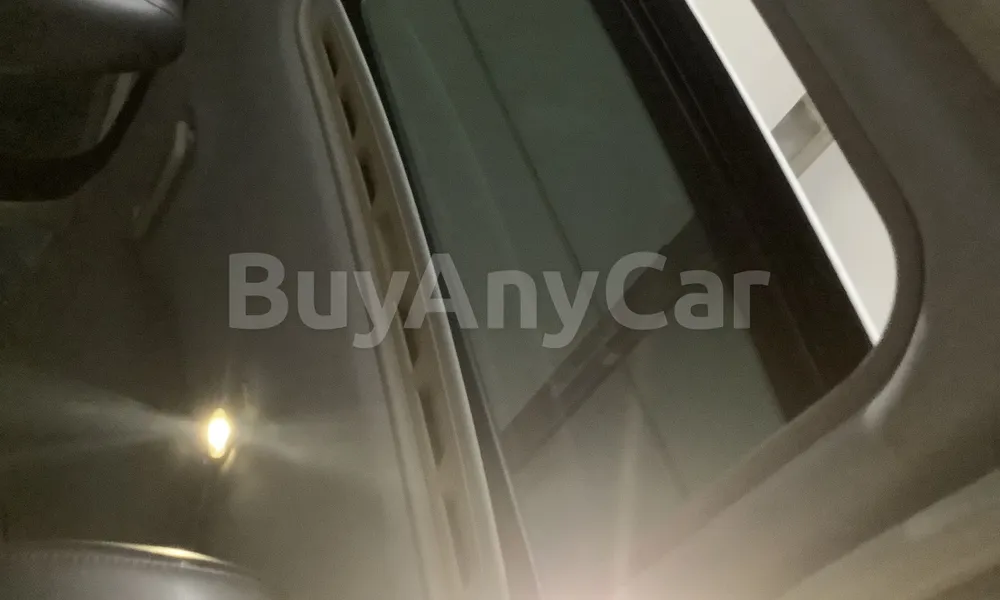 Vehicle photo 9