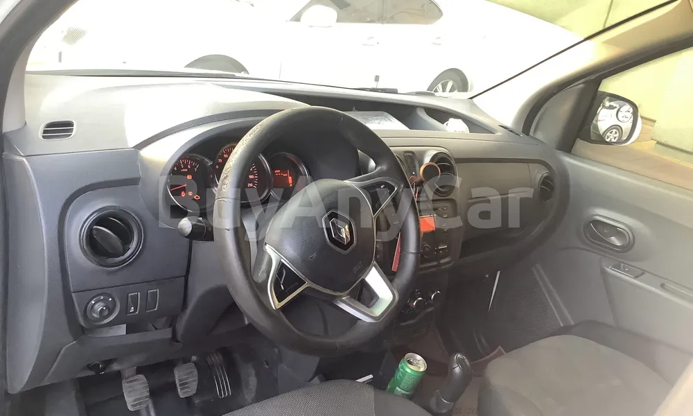 Vehicle photo 8