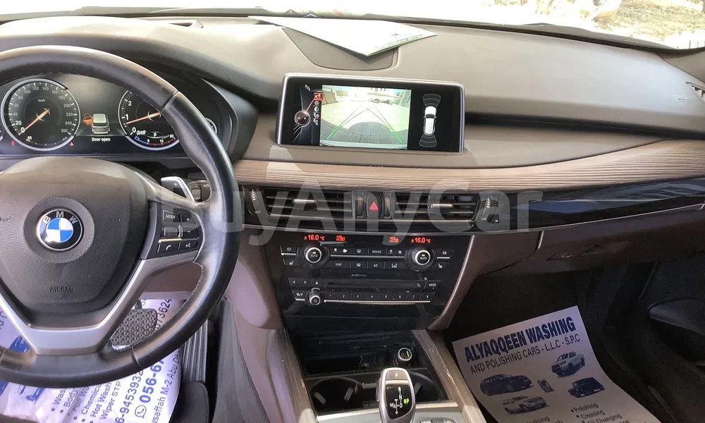 Vehicle photo 8