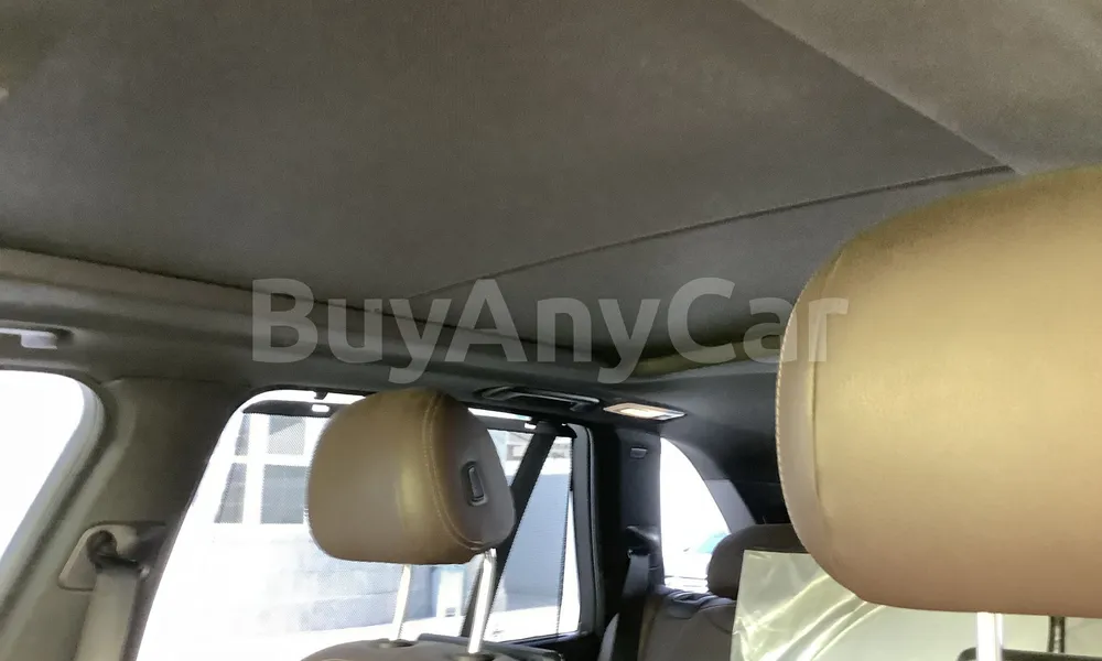 Vehicle photo 9