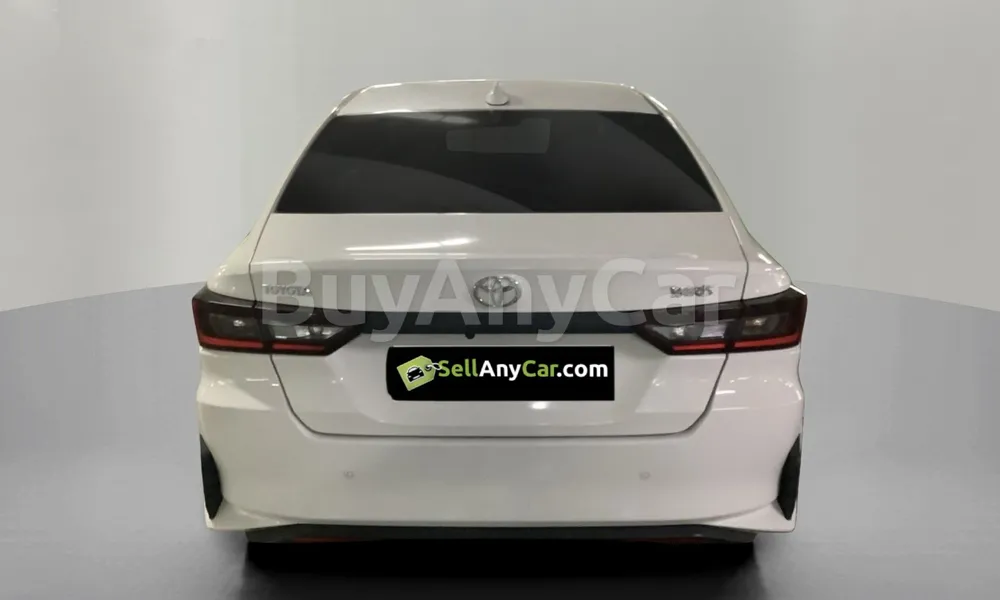 Vehicle photo 2