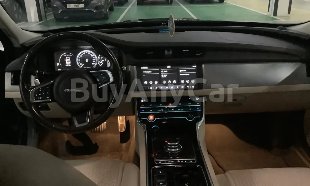 Vehicle photo 9