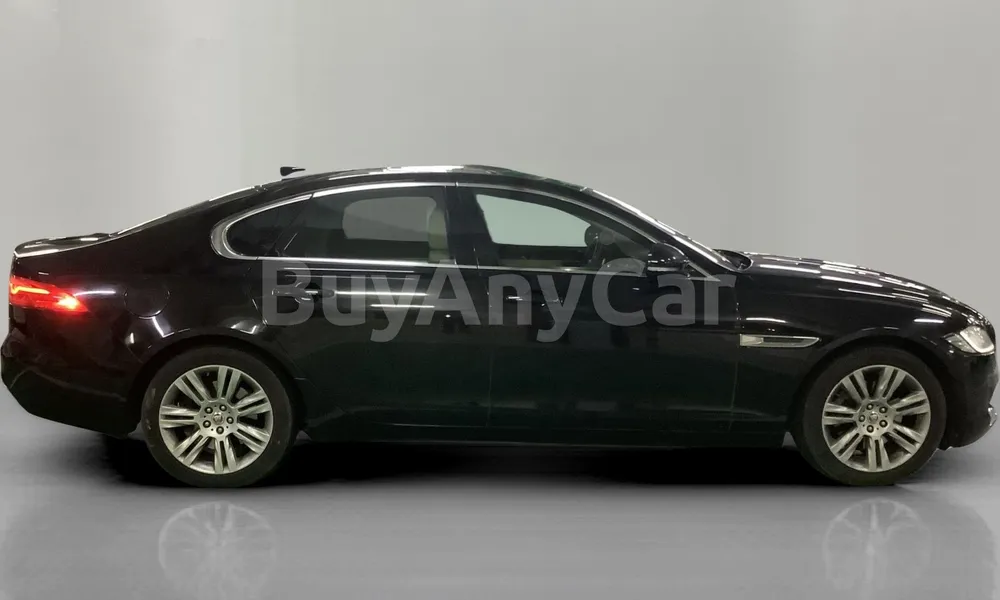 Vehicle photo 3