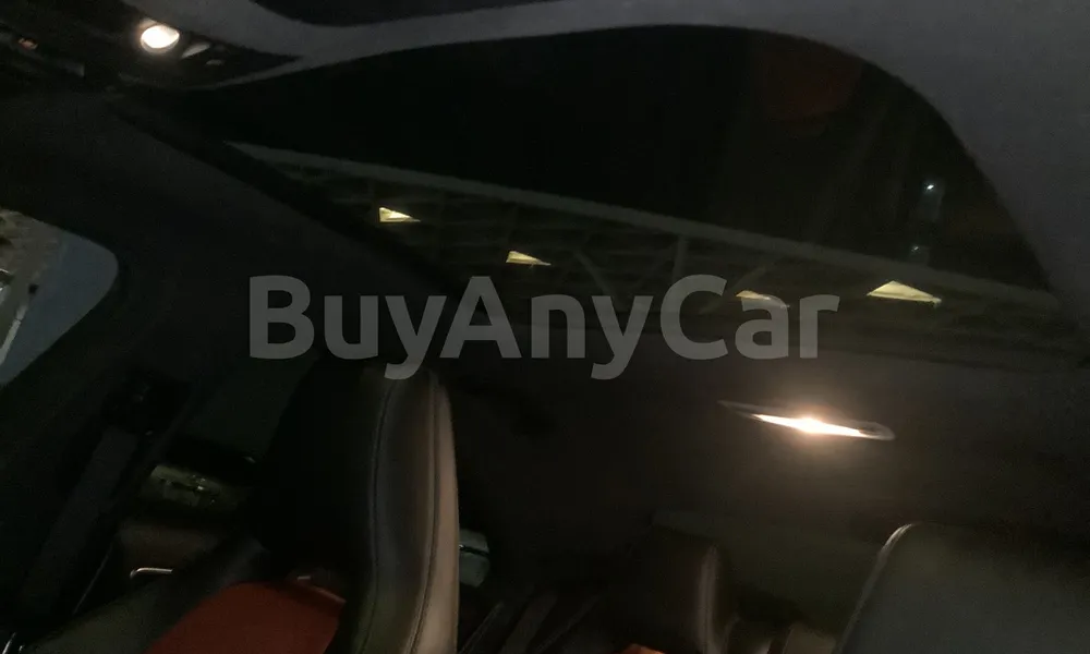 Vehicle photo 9