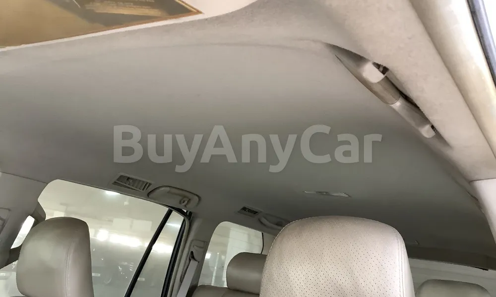 Vehicle photo 9