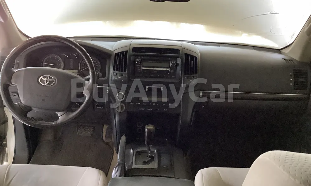 Vehicle photo 8
