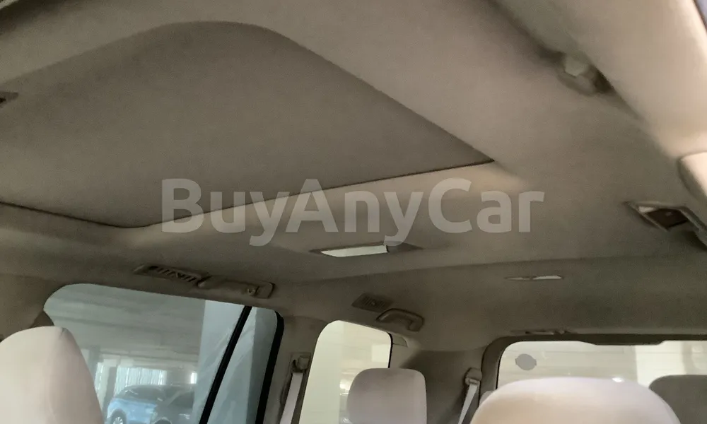 Vehicle photo 6