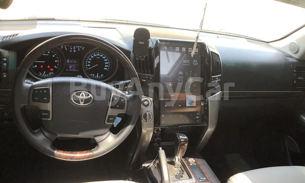 Vehicle photo 8