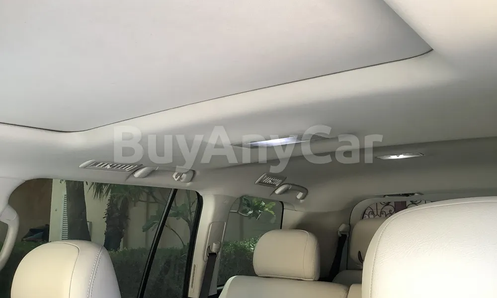 Vehicle photo 9
