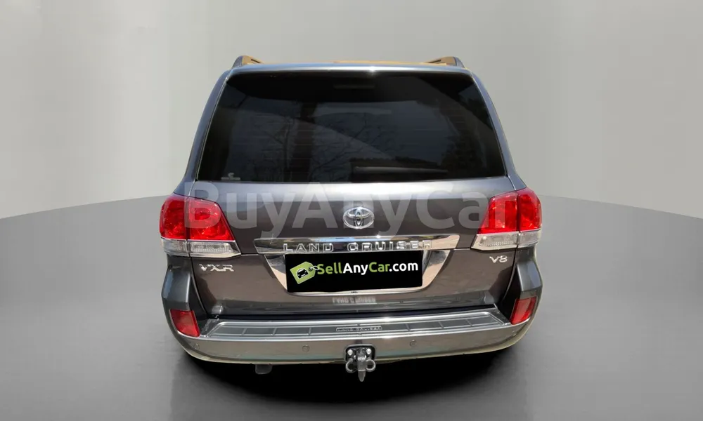 Vehicle photo 2