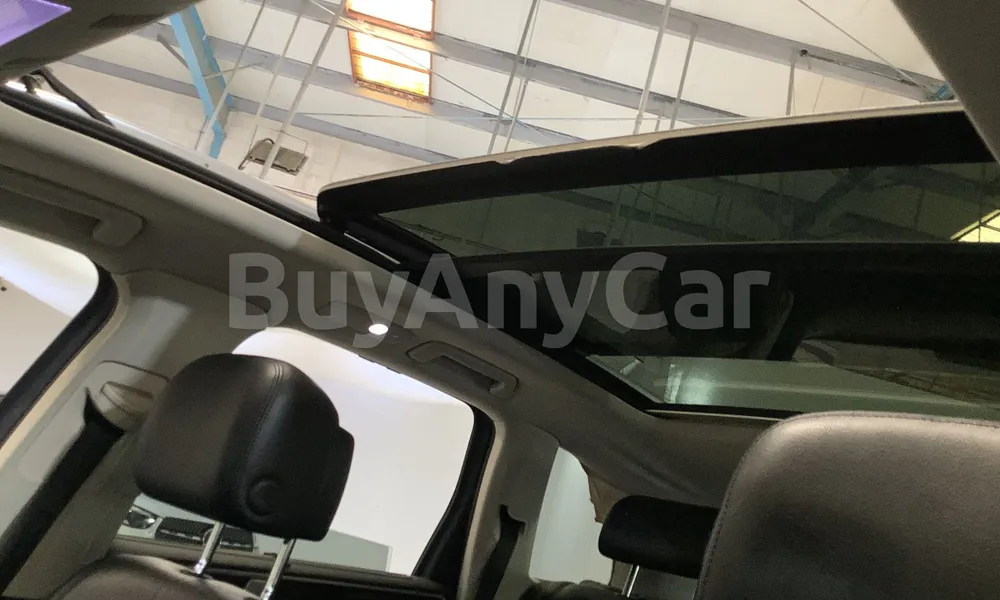 Vehicle photo 9