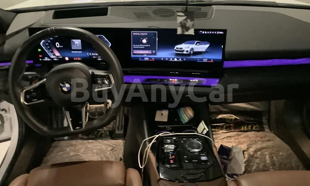 Vehicle photo 9
